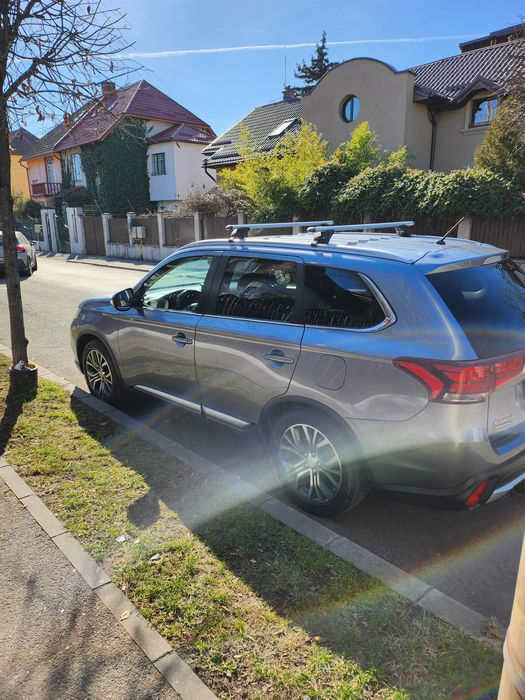 Vand  mitsubishi outlander 2016 sau schimb cu hibrid suv