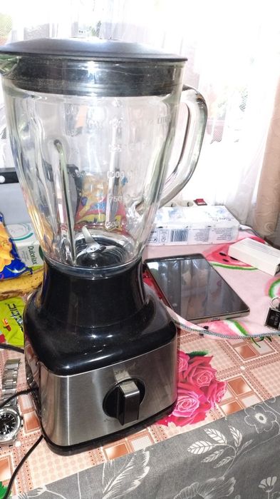 Vând tocător electric de carne și legume in stare foarte buna de funcționare,fără nici un fel de defecțiuni tehnice.
