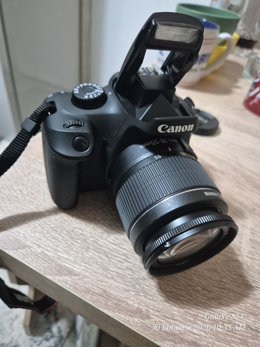 Vând Aparat foto DSLR Canon EOS 4000D,18.0 MP, Negru + Obiectiv EF-S 1