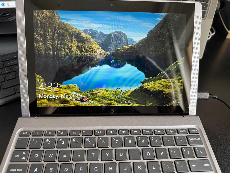 HP Pavilion X2 10-n106na с Windows 10