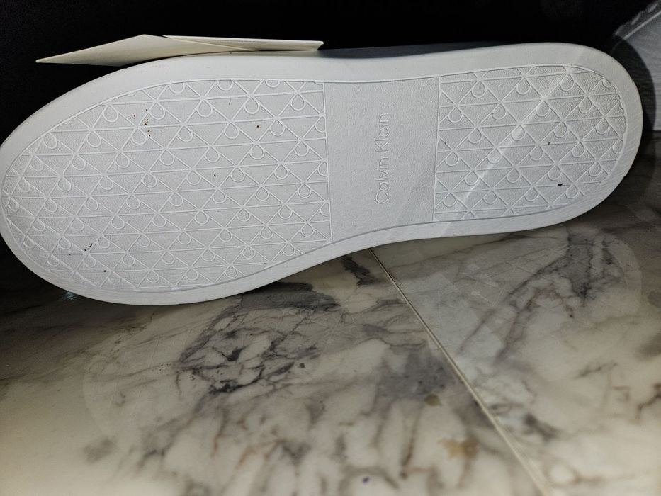 Продавам обувки!