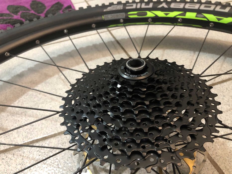 Vand set roti MTB 29 inch thru axle boost complete in stare foarte buna.