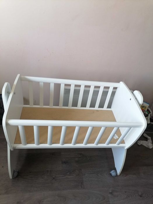 Детско легълце с люлка