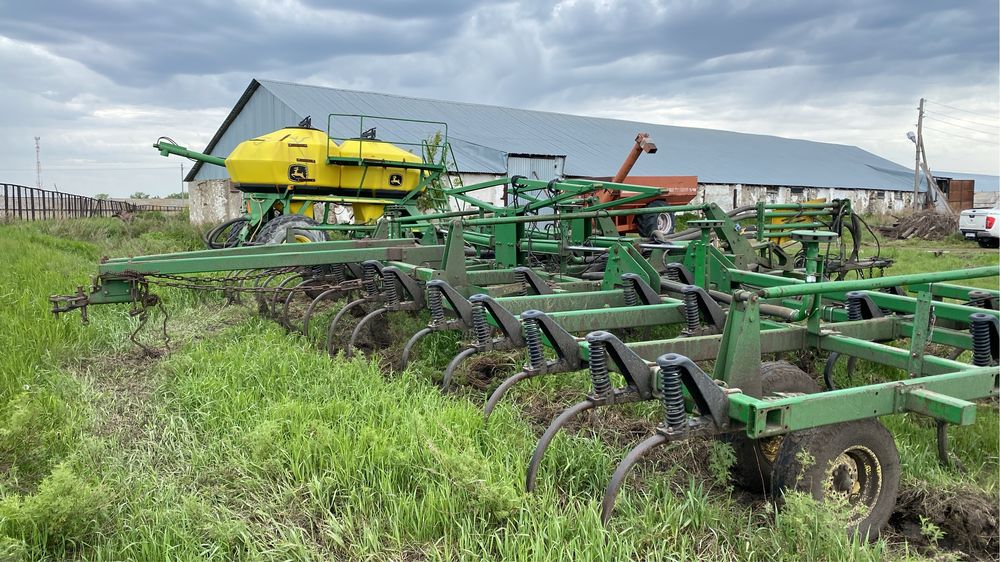 Посевной комплекс Джон Дир, 1830, культиватор.