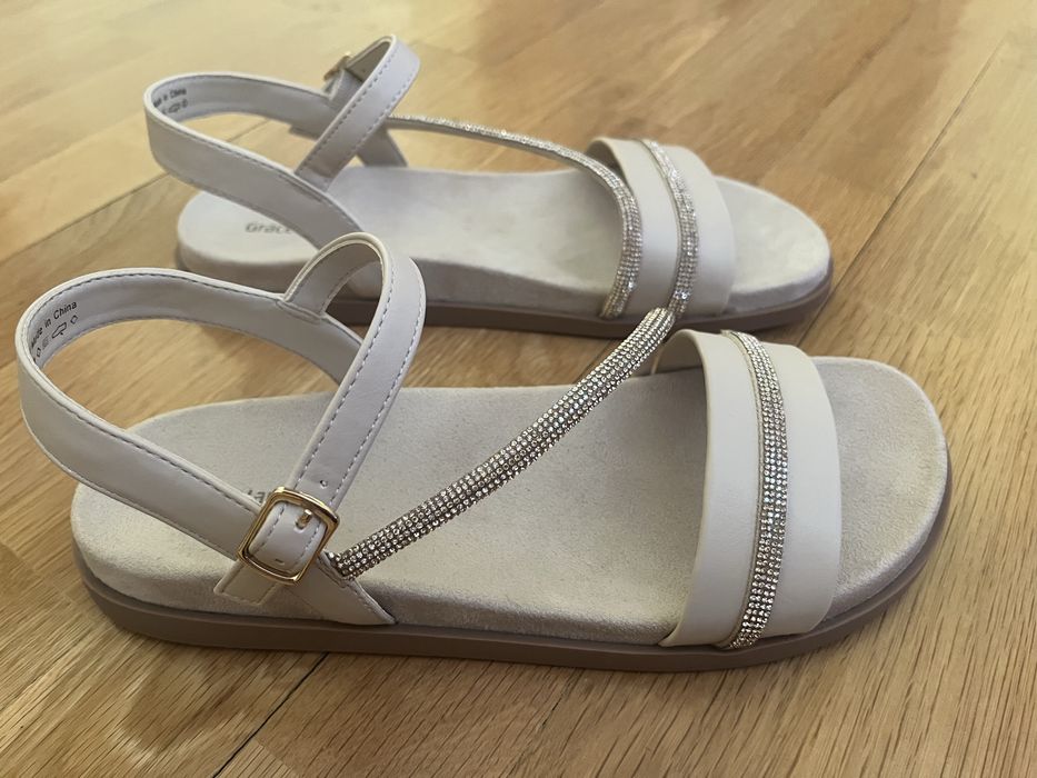 Нови сандали Graceland в бежово