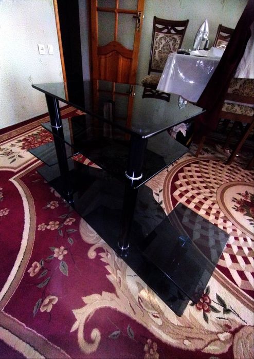 Подставка для телевизора стеклянная в идеальном состоянии без царапин