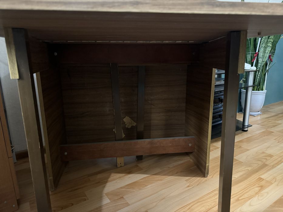 Продам стол книжка