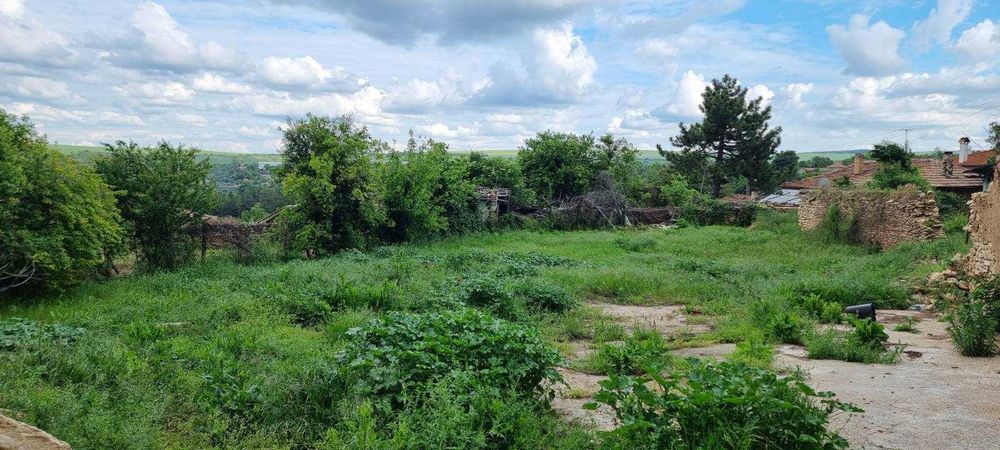 550-Продава се дворно място в село Пороище!