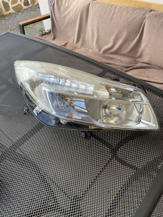 Десен фар за Опел Инсигния