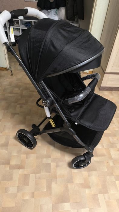 Продам новую прогулочную коляску Teknum