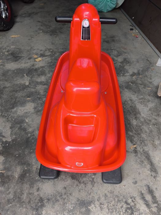 Sanie motor rosu