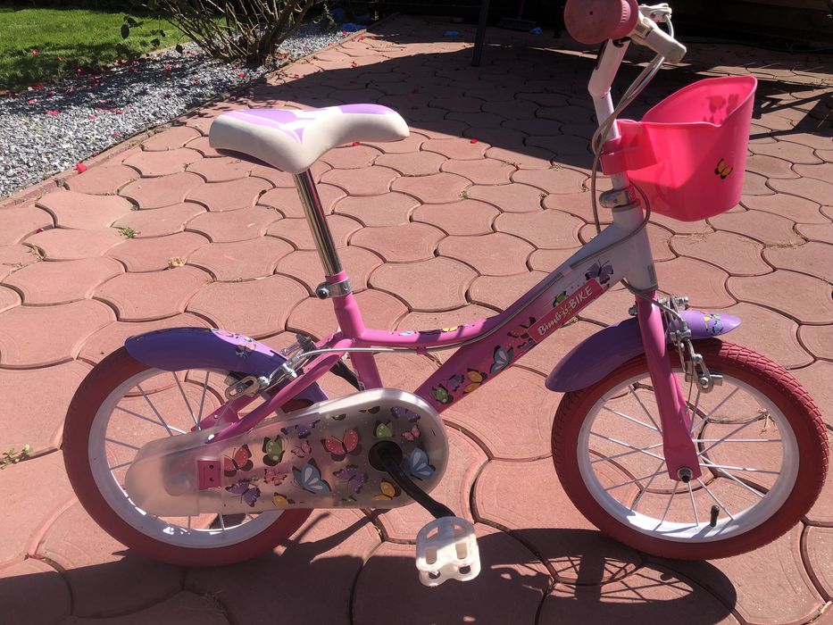 Vand bicicleta fetita 4-8 ani, Bacau cu fluturi roz , usoara