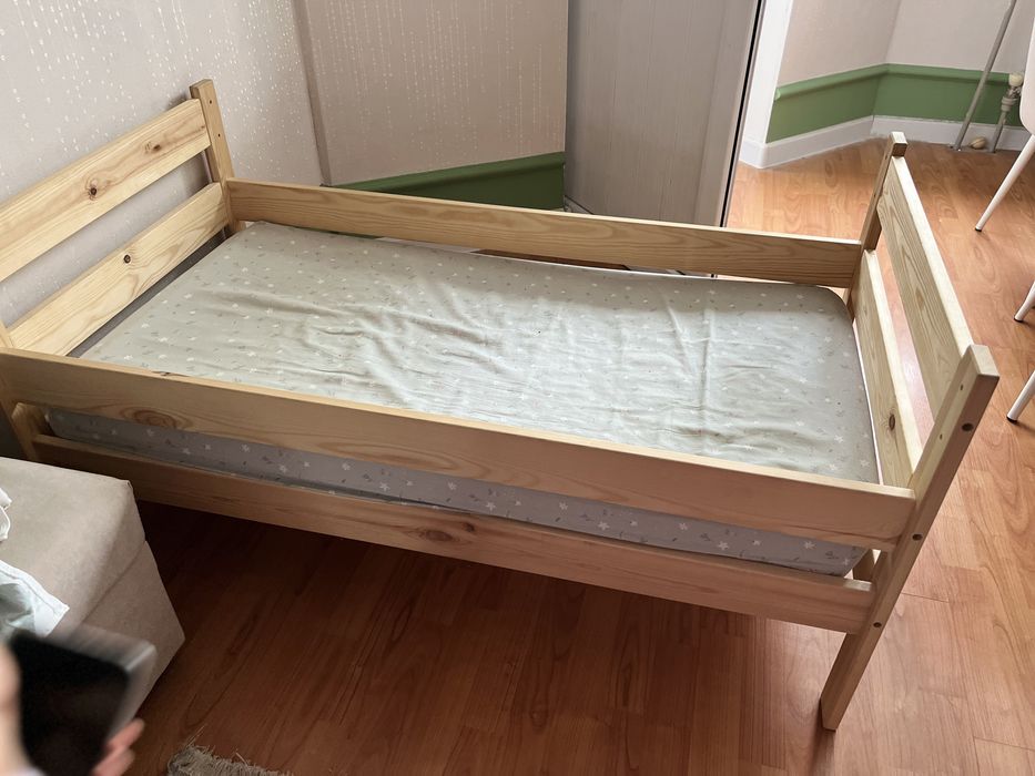 Детская кровать с матрасом