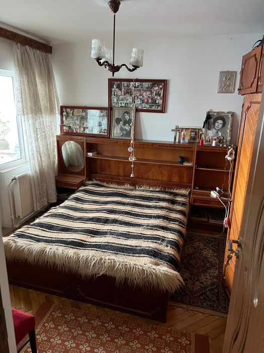 De închiriat Apartament 3 camere, zona Cina, etaj 3