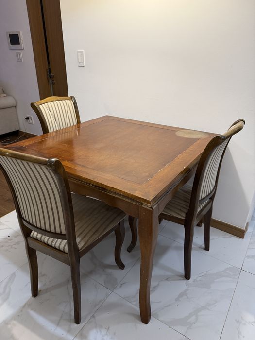 Продам стол и 3 стула + скатерть