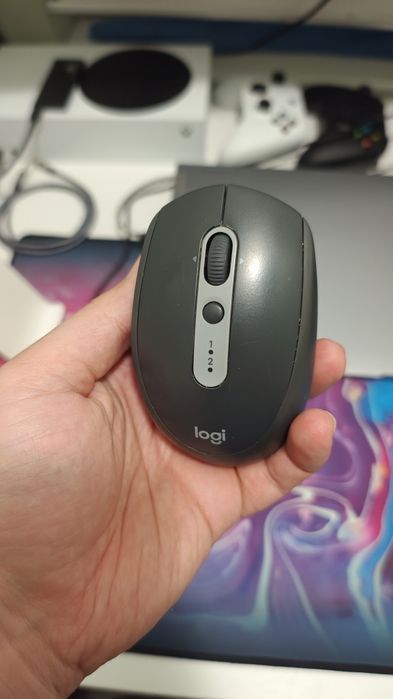 Vând mouse bluetooth Logitech m590