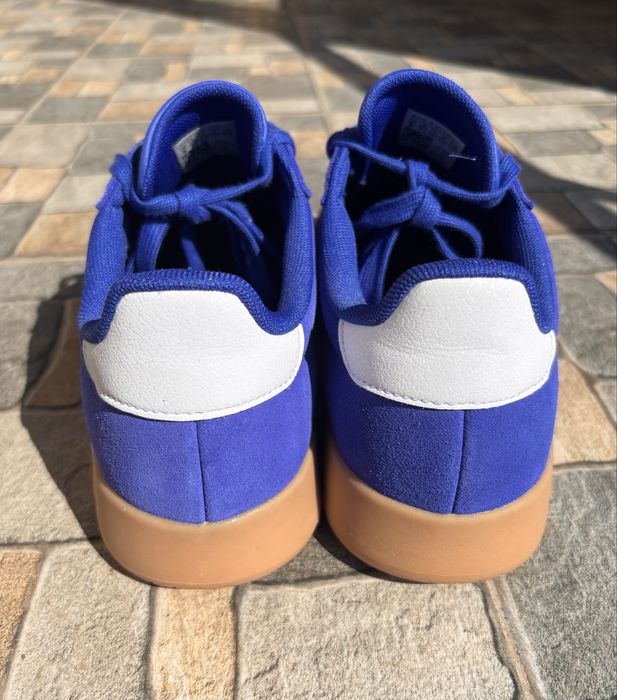 Чисто нови маратонки adidas