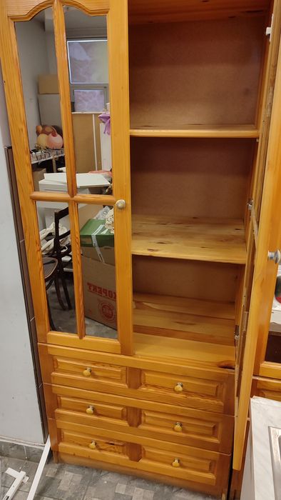 Шкаф витрина масивно дърво 2 броя