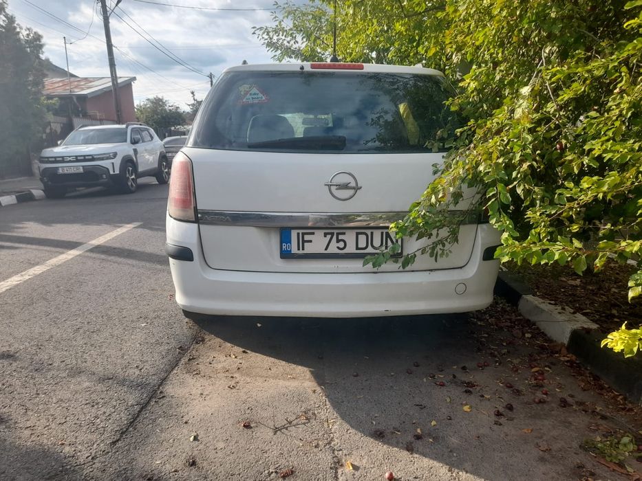 Vand opel la pretul de 3500 de ron, masina este stricata dar poate fi data la rabla