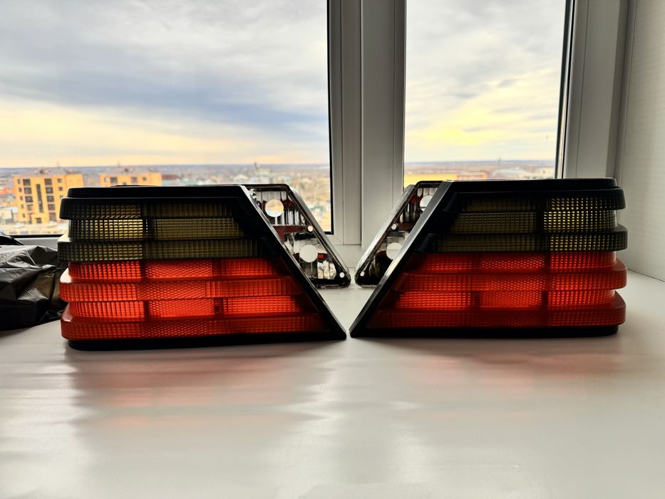 Фары задние Mersedes Benz W124