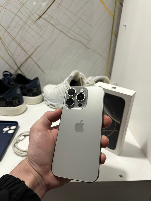 iPhone 16 pro 128 gb natural titan