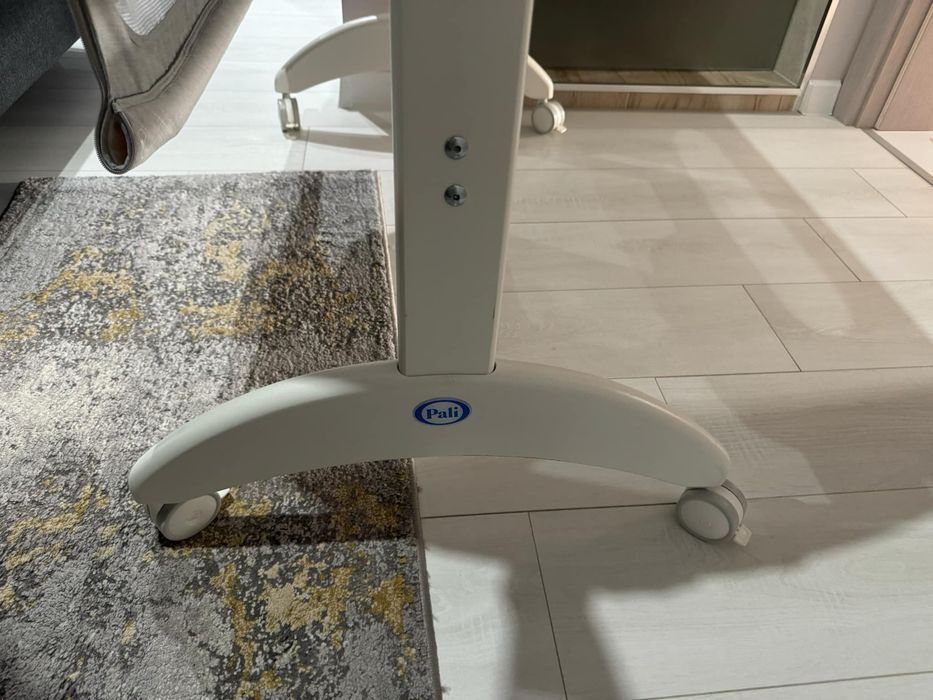 Бебшка кошара Пали next to me