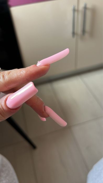 Locuri libere, manichiura