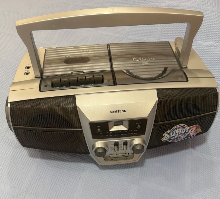 SAMSUNG стерео касетофон с компакт диск и супер бас