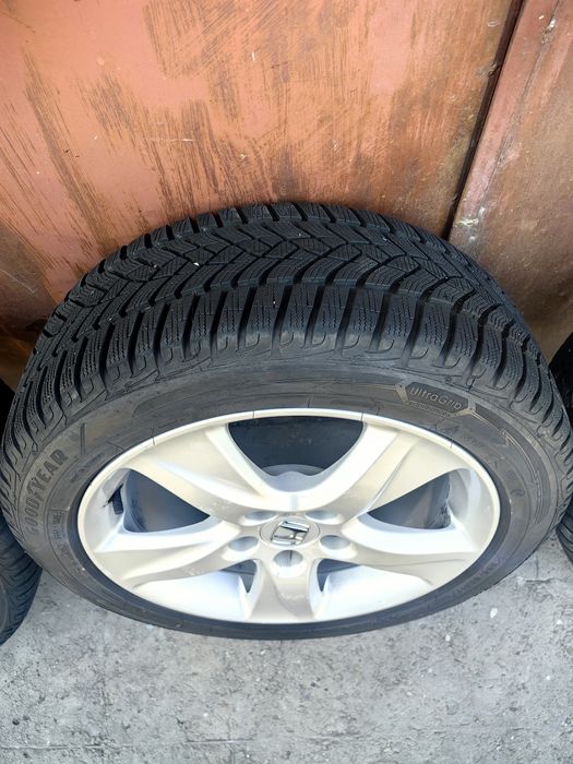 Продавам оригинални ляти джанти за Хонда Акорд 17 цола с зимни гуми.