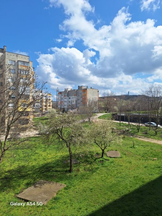 Samsung a54 128gb (калъф и зарядно) + galaxy buds 2