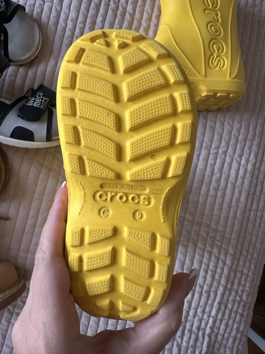 Продам crocs, ботинки