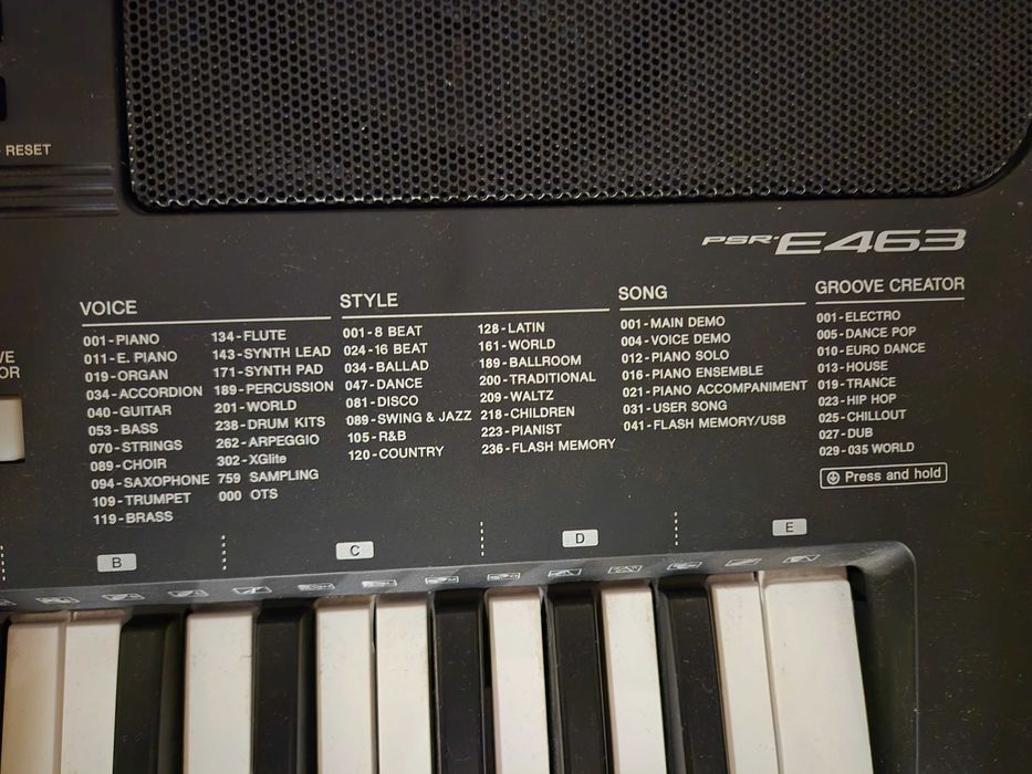 Pian Digital Portabil Yamaha PSR-E463
