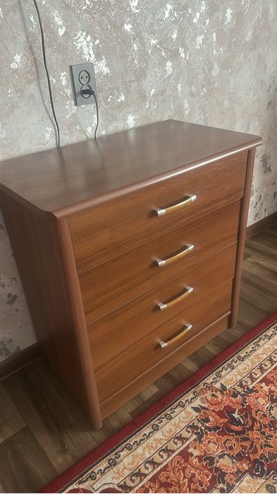 Продам спальный гарнитур