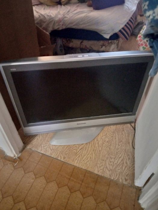 Телевизор Panasonic и Sony