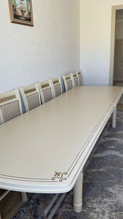 Стол со стульями