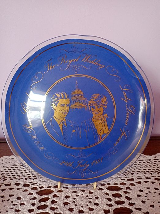 Антична чиния на Принцеса Даяна и Принц Чарлс