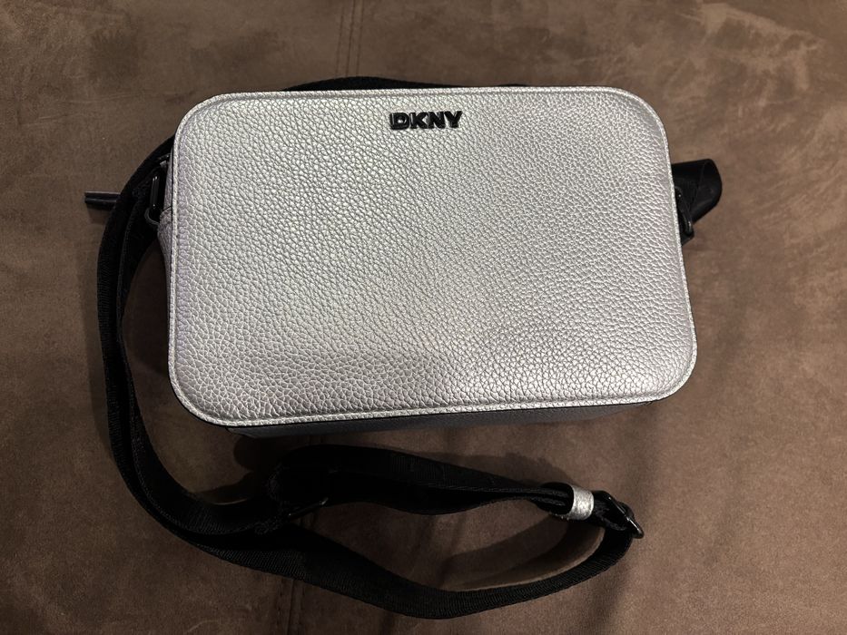 Чанта през рамо DKNY