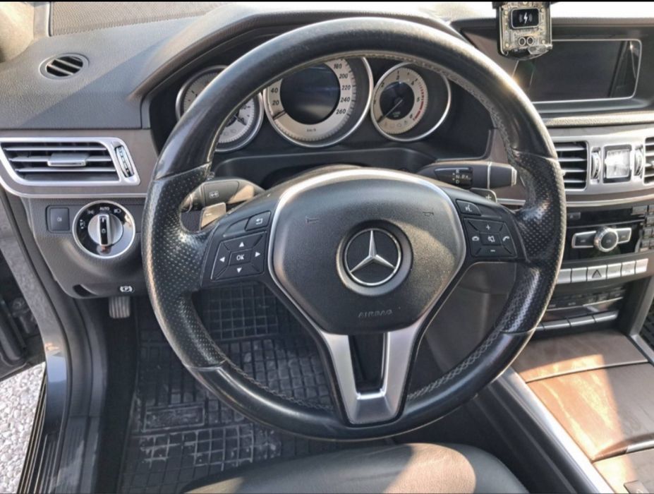 Mercedes-Benz E 220 9G-TRONIC