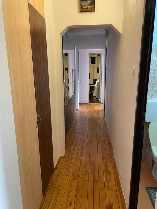 Inchiriez apartament 3 camere.