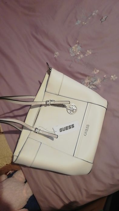 Vând geantă guess