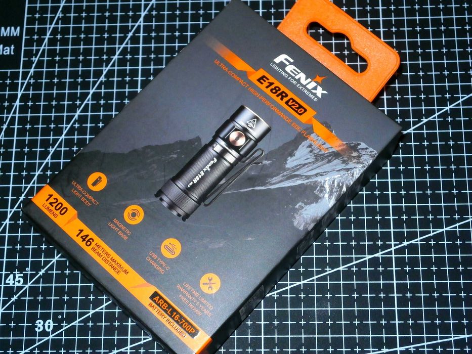 Lanterna EDC Fenix E18R V2.0 1200 Lumeni in cutie