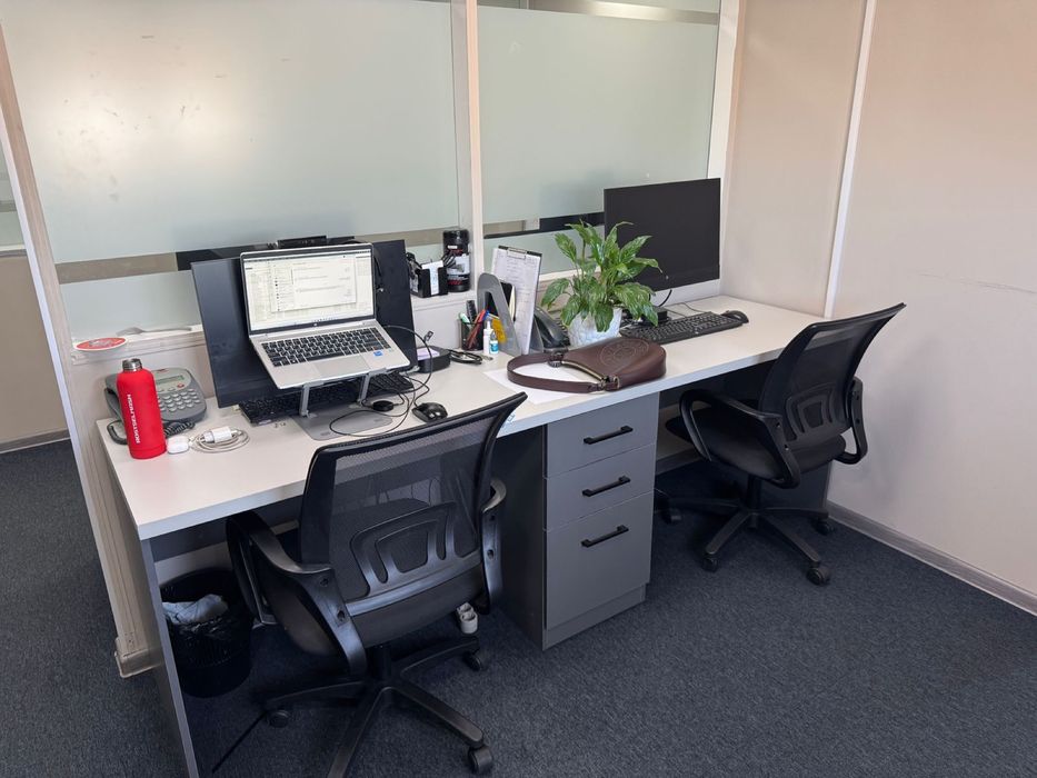 Продается стол рабочий с тумбой