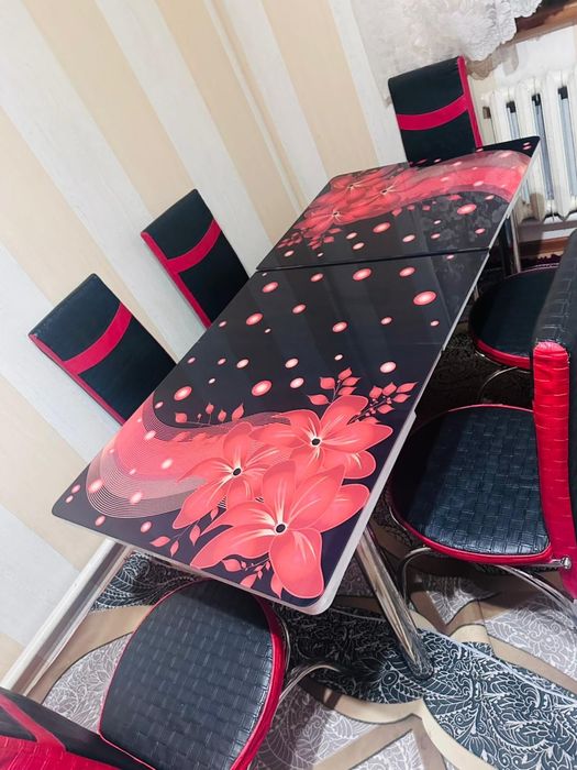 Стол со стульями