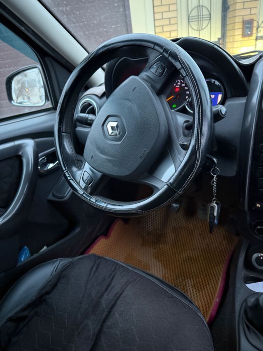 Продам машину Renault Duster 2015 года