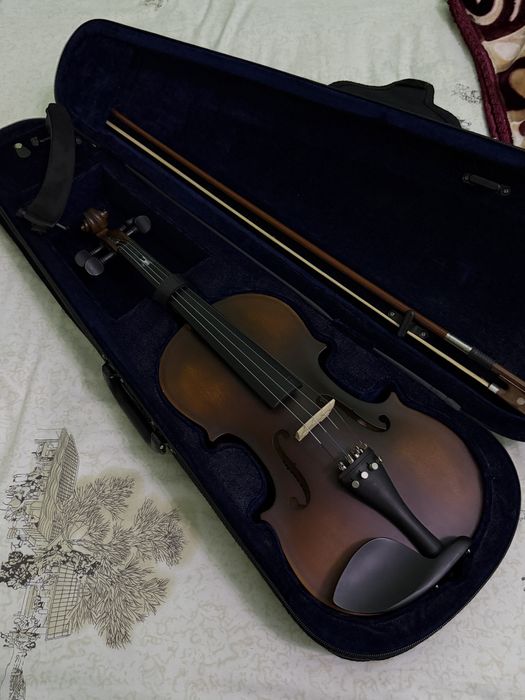 Скрипка 4/4 Идельное состояние