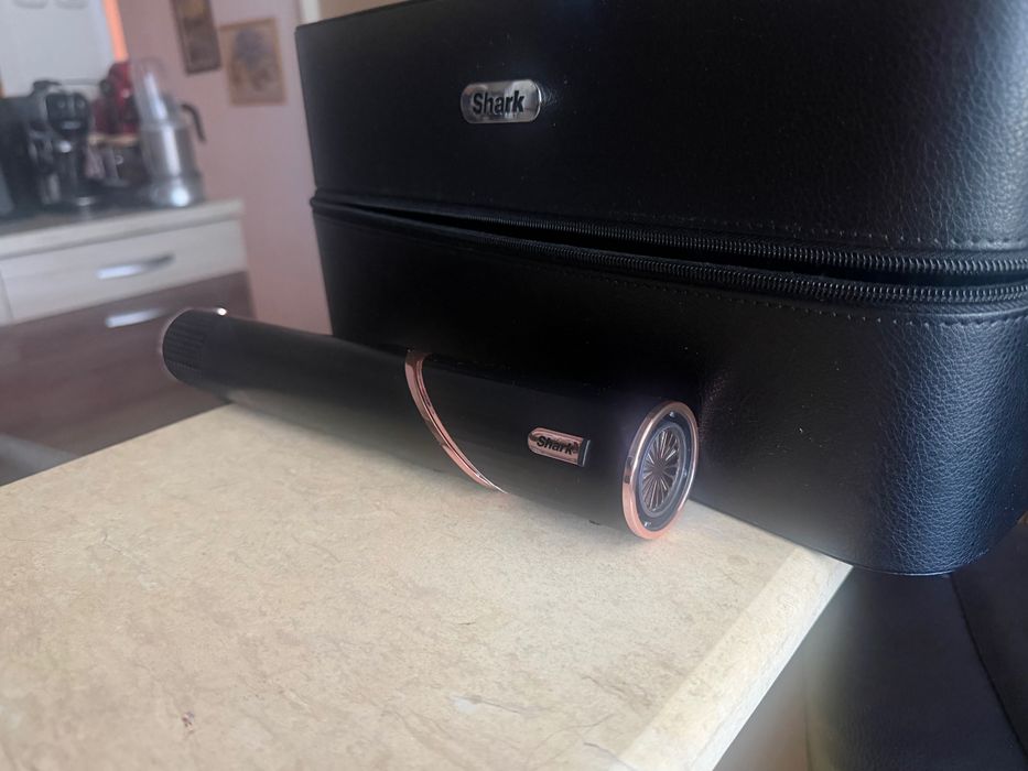 Маша Shark FlexStyle 3-в-1 Air Styler и сешоар HD424DE