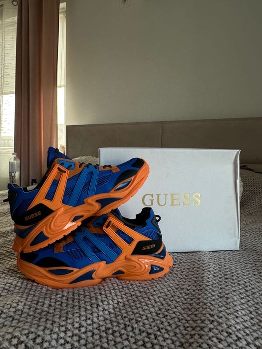 Обувки Guess.   .