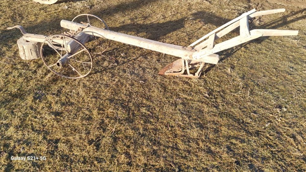 Vând car Rustic pentru decor.