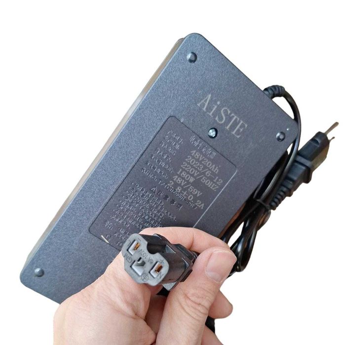 Incarcator pt moped electric scuterincarcator  RAPID 60v li-ion