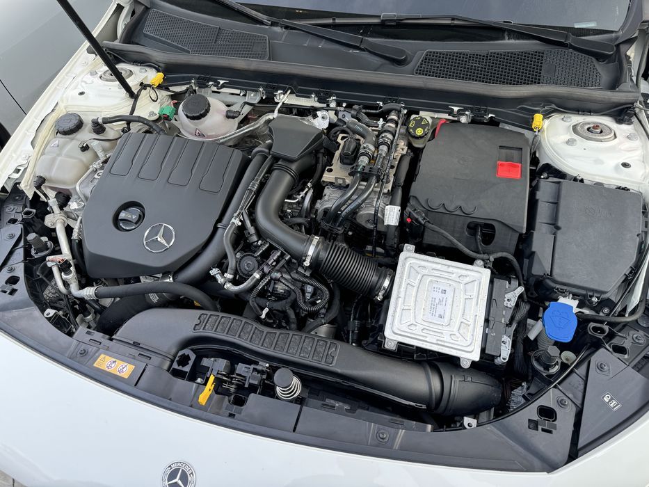 Mercedes-Benz A250e AMG Line Premium | Full Option rar |218 cp